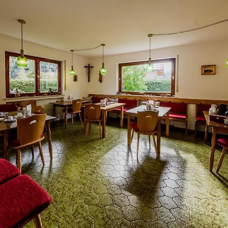 Gaestehaus Doering Pensjonat Mittenwald